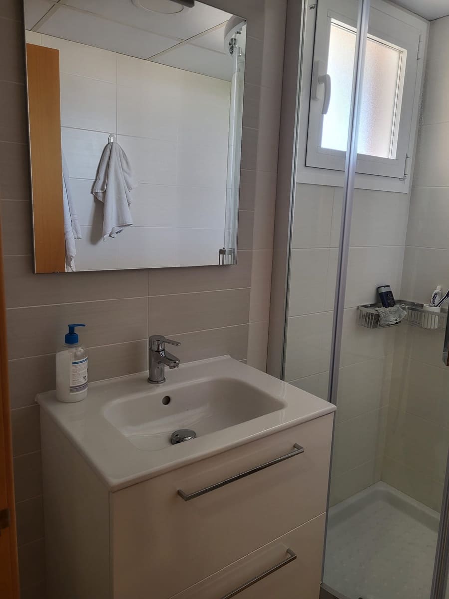 Apartamento de 2 habitaciones en Alicante / Alacant ciudad en alquiler con piscina garaje - 650 € (Ref: 9733425)