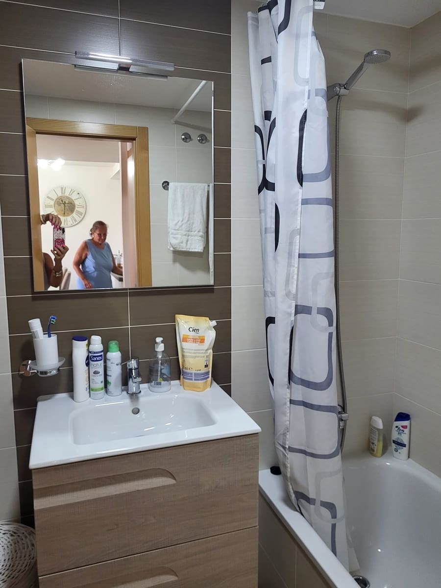 Apartamento de 2 habitaciones en Alicante / Alacant ciudad en alquiler con piscina garaje - 650 € (Ref: 9733425)