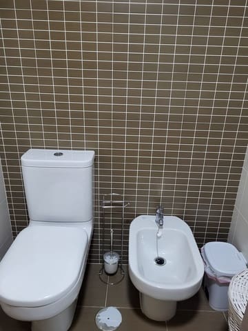 Apartamento de 2 habitaciones en Alicante / Alacant ciudad en alquiler con piscina garaje - 650 € (Ref: 9733425)