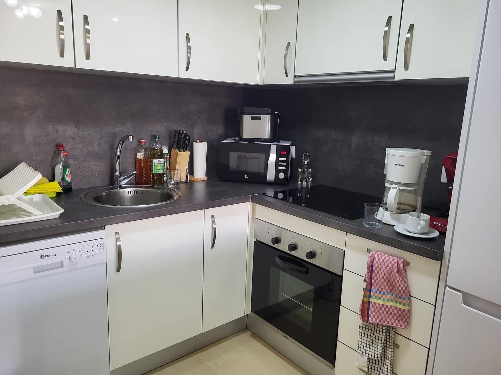 Apartamento de 2 habitaciones en Alicante / Alacant ciudad en alquiler con piscina garaje - 650 € (Ref: 9733425)