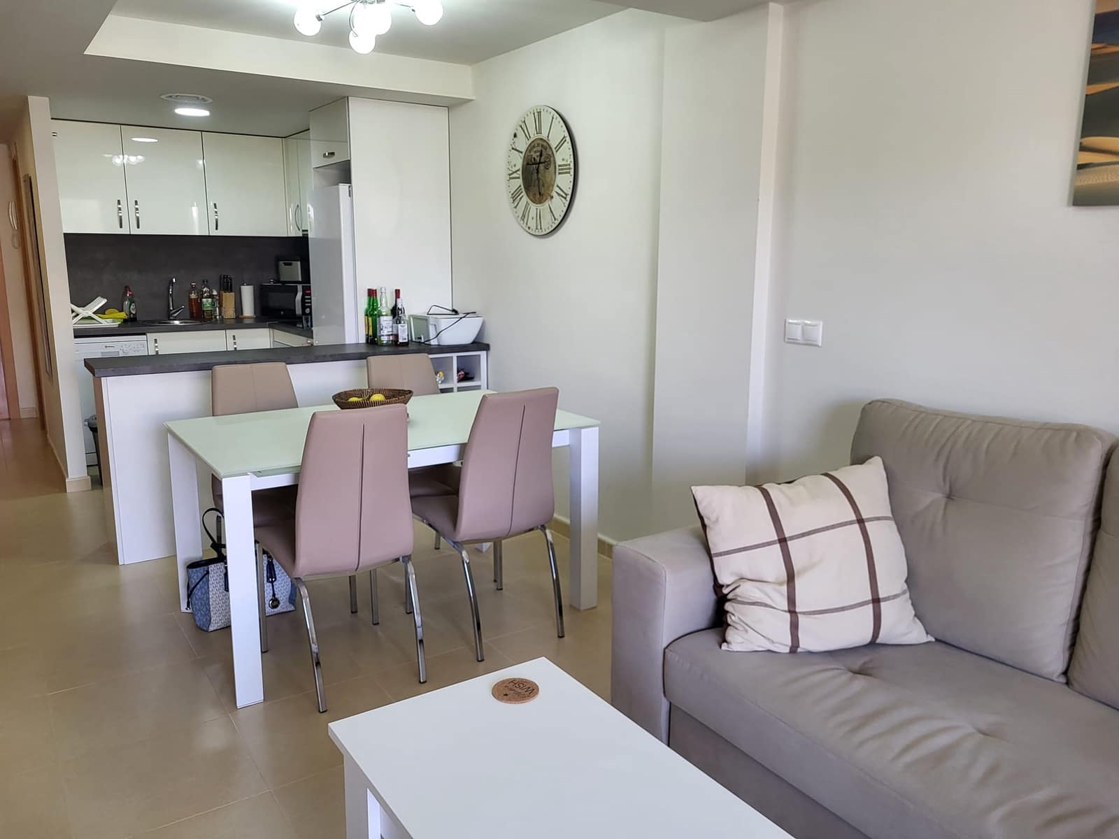 Apartamento de 2 habitaciones en Alicante / Alacant ciudad en alquiler con piscina garaje - 650 € (Ref: 9733425)