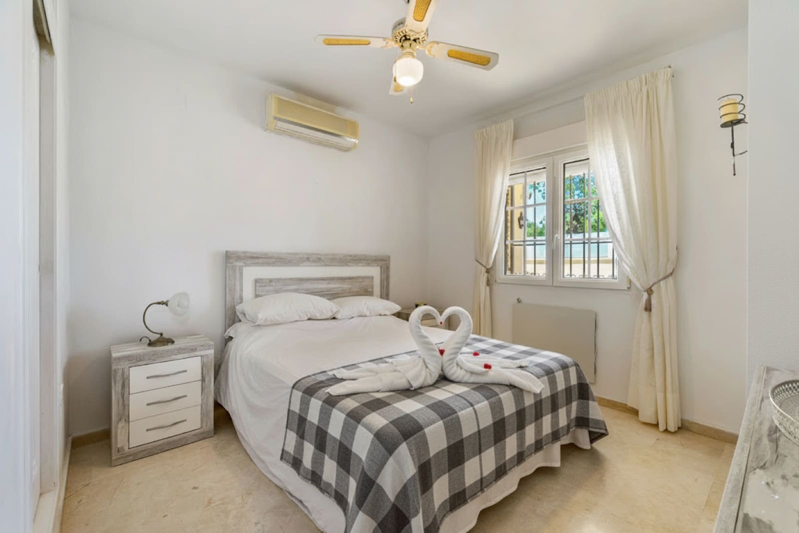 3 slaapkamer Villa te koop in Playa Flamenca met zwembad garage - € 365.000 (Ref: 9736028)