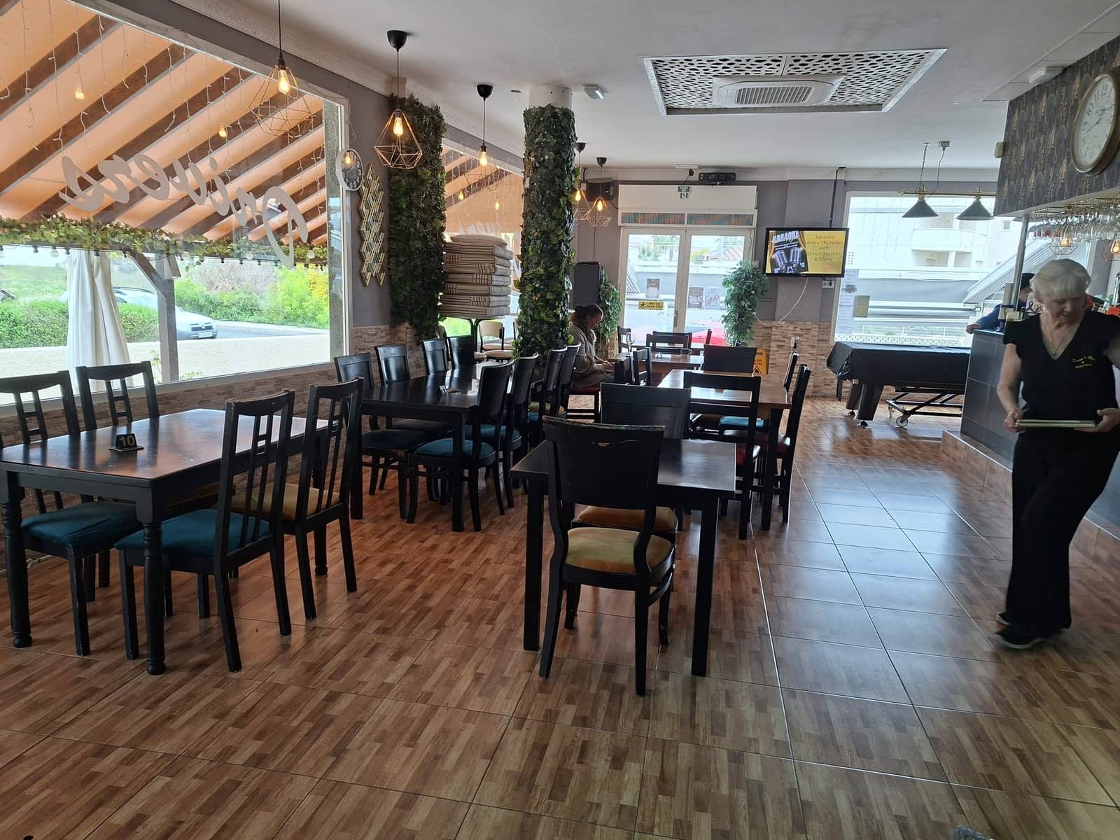 Commercieel te koop in Orihuela Costa - € 74.000 (Ref: 9778570)