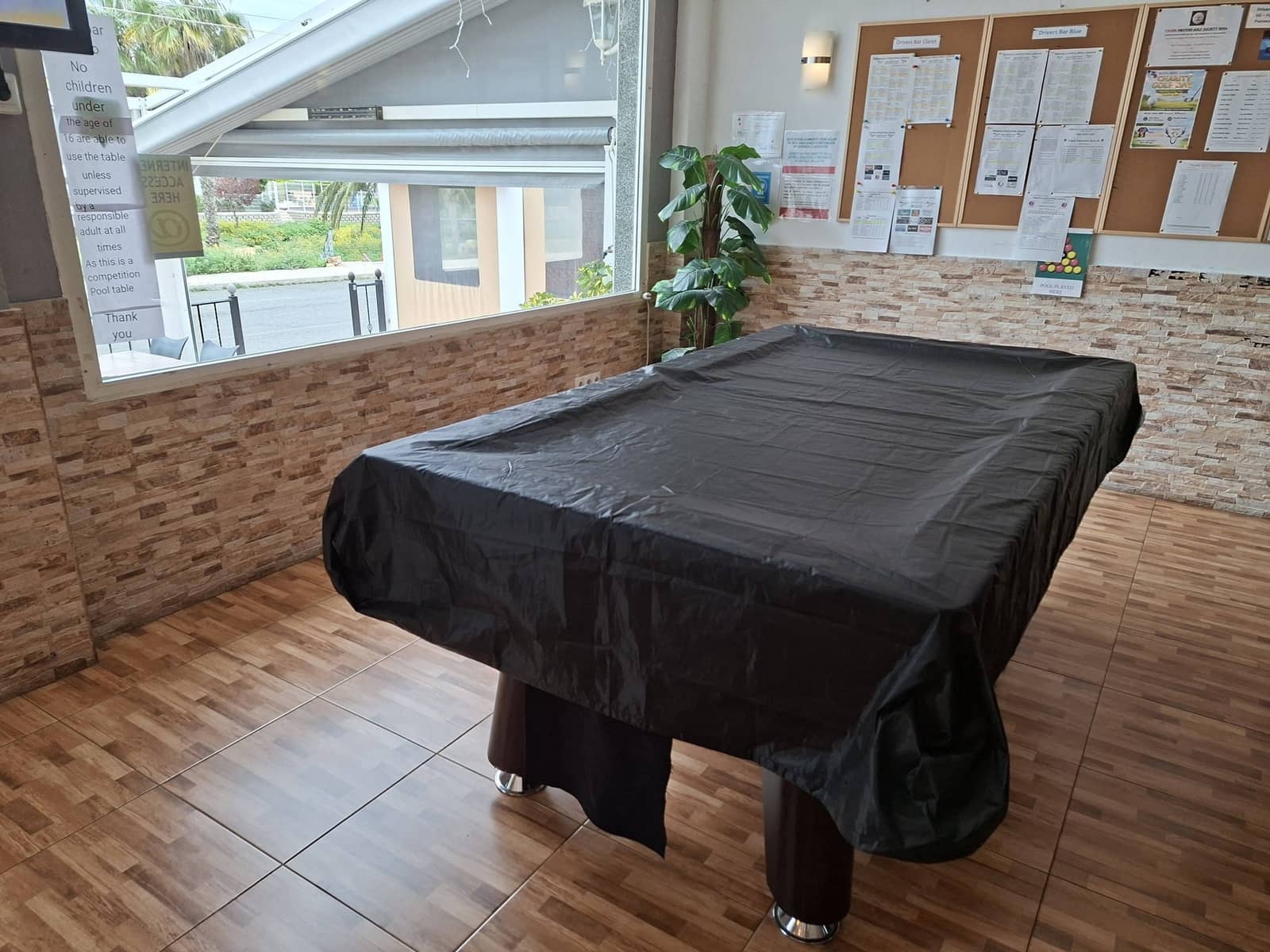 Commercieel te koop in Orihuela Costa - € 74.000 (Ref: 9778570)