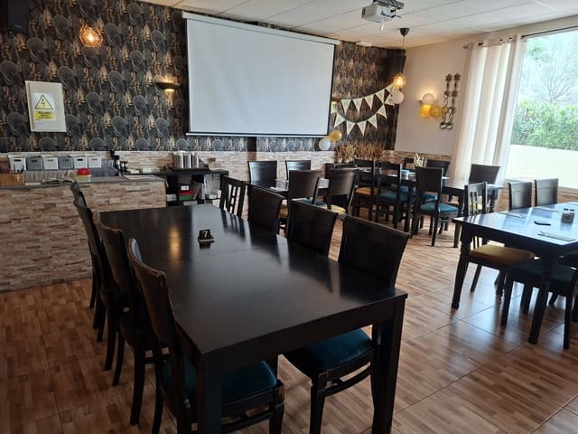 Commercieel te koop in Orihuela Costa, Orihuela - € 74.000 (Ref: 9778570)