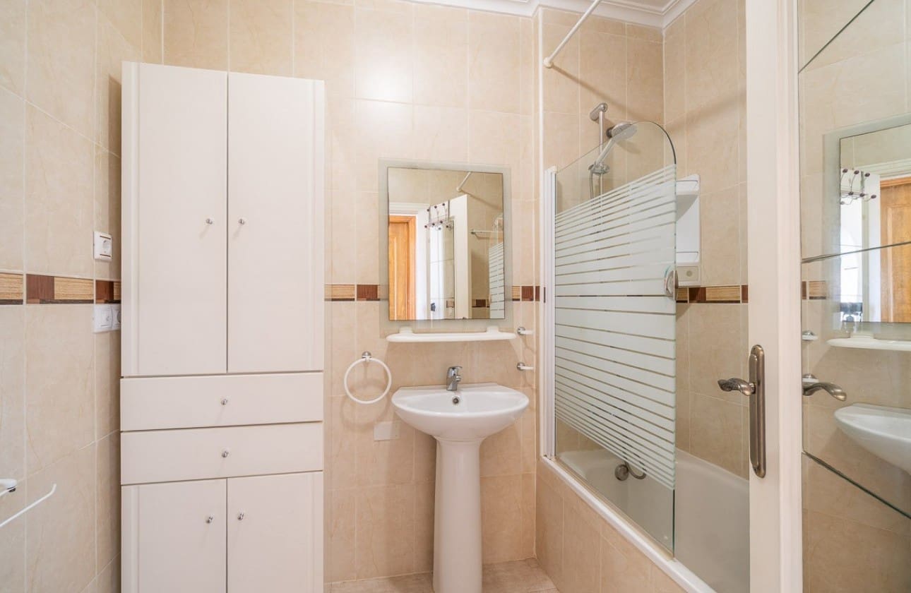 2 Zimmer Apartment zu verkaufen in Orihuela mit Pool - 150.000 € (Ref: 9909017)