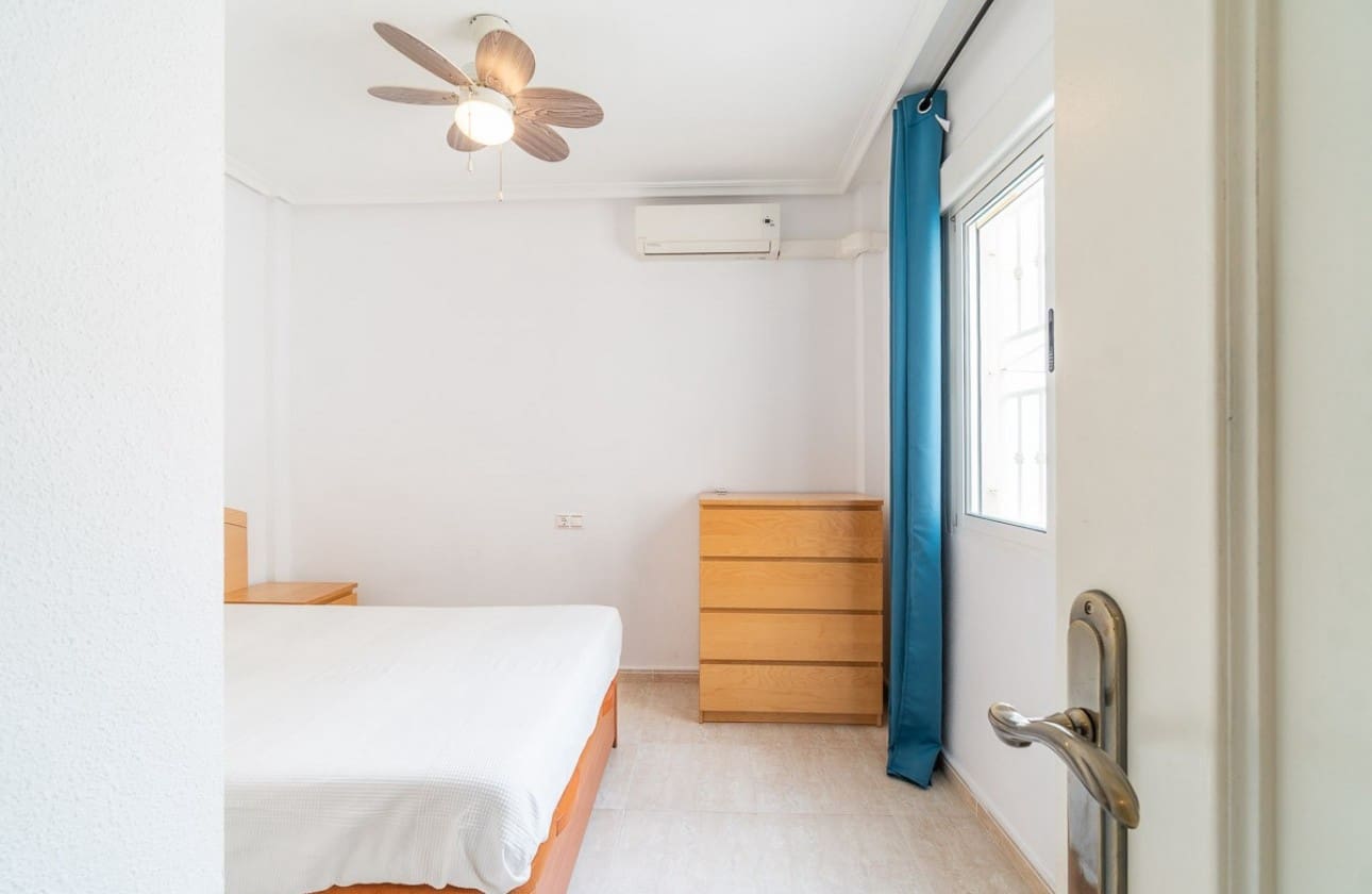 2 Zimmer Apartment zu verkaufen in Orihuela mit Pool - 150.000 € (Ref: 9909017)