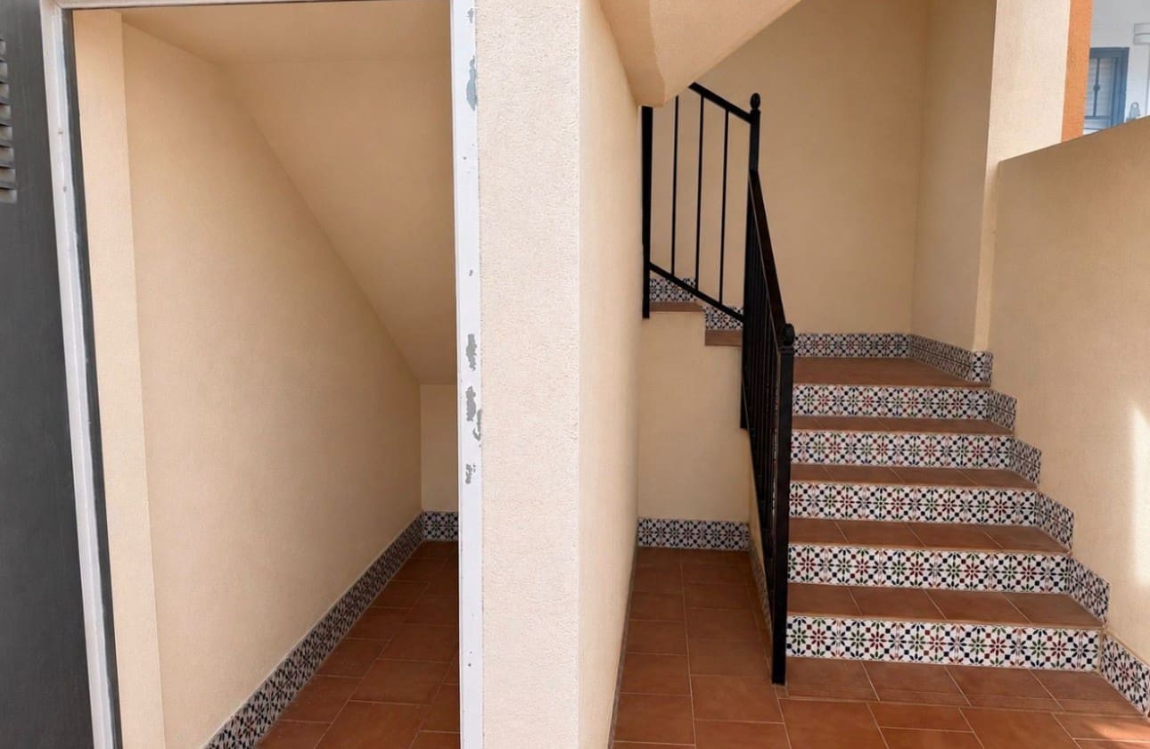 2 Zimmer Apartment zu verkaufen in Orihuela mit Pool - 150.000 € (Ref: 9909017)
