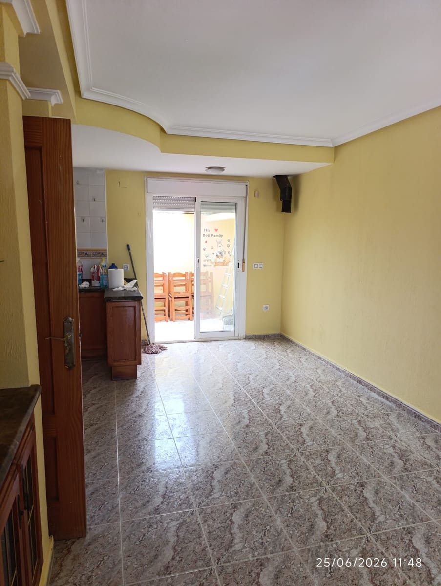 2 Zimmer Apartment zu vermieten in Blue Lagoon mit Pool - 750 € (Ref: 9929973)