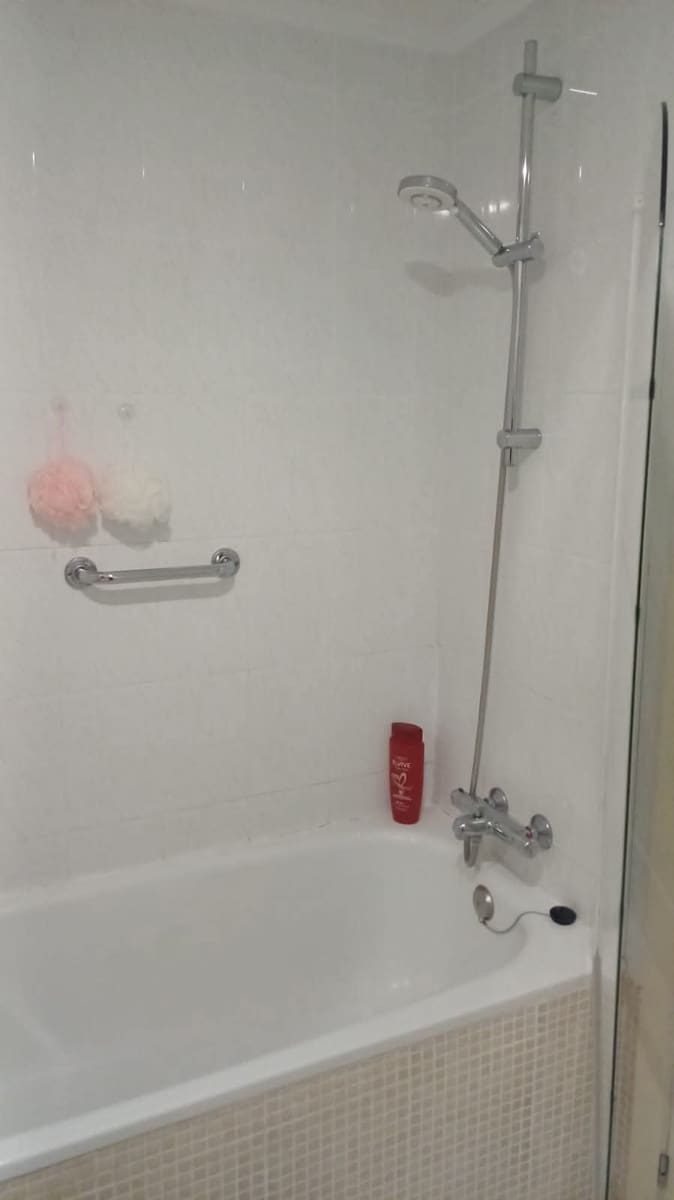 Ático de 3 habitaciones en Torrevieja en alquiler con piscina - 800 € (Ref: 9995280)