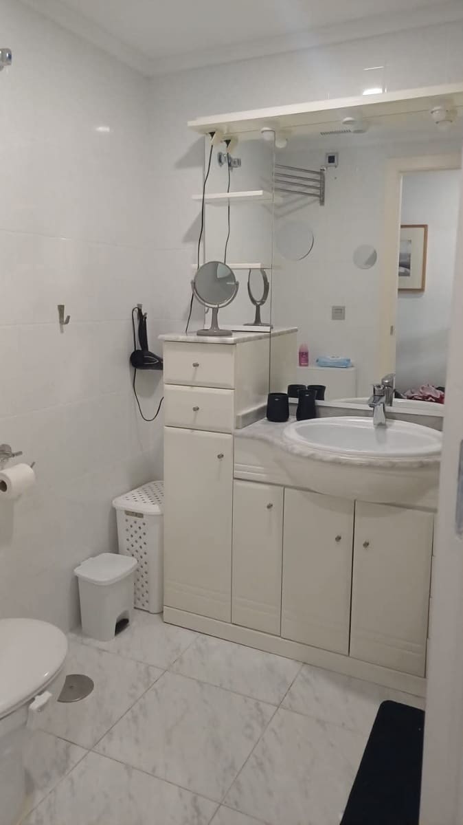 Ático de 3 habitaciones en Torrevieja en alquiler con piscina - 800 € (Ref: 9995280)