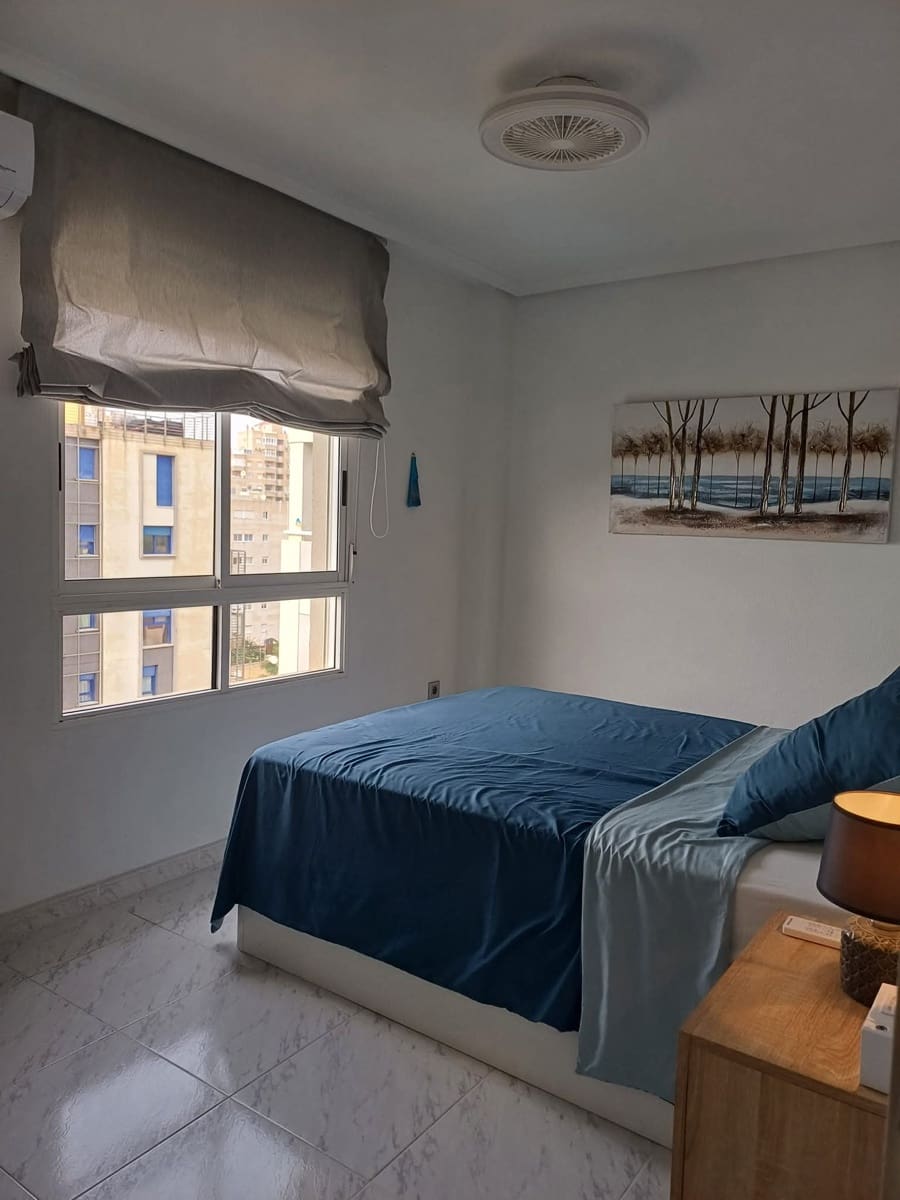 Ático de 3 habitaciones en Torrevieja en alquiler con piscina - 800 € (Ref: 9995280)