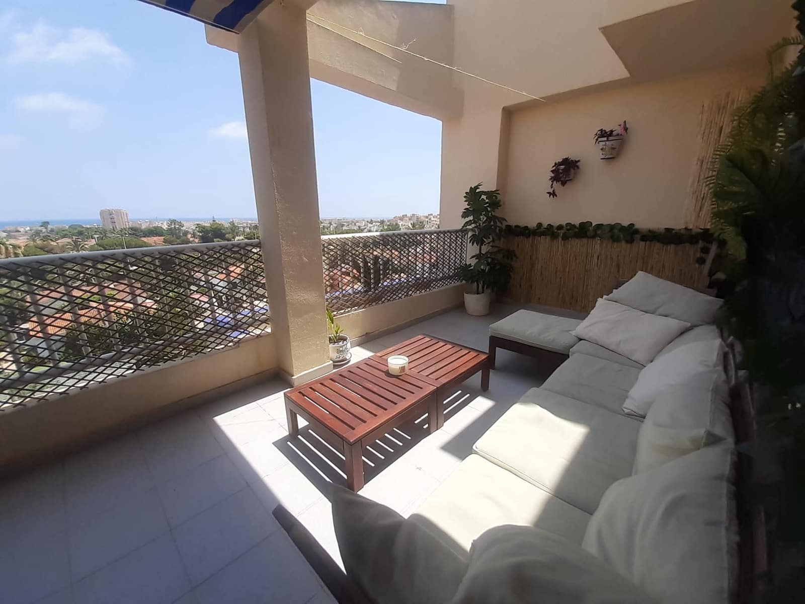 Ático de 3 habitaciones en Torrevieja en alquiler con piscina - 800 € (Ref: 9995280)