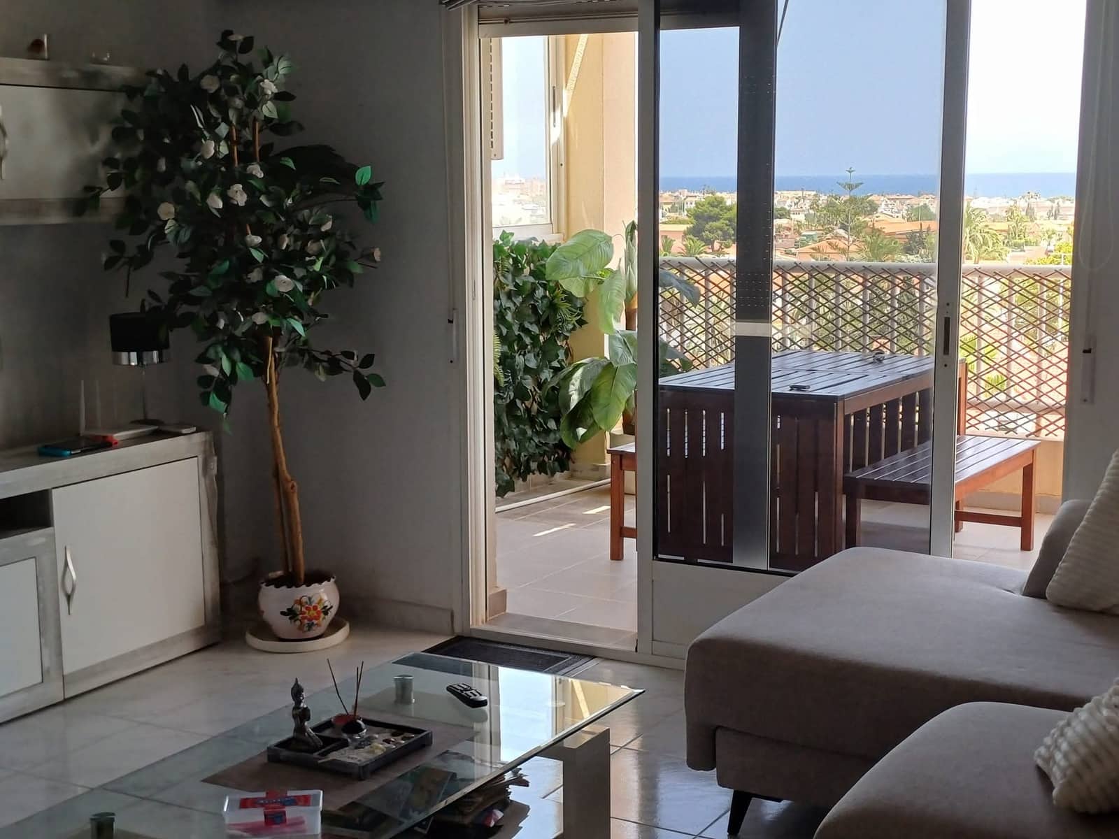 Ático de 3 habitaciones en Torrevieja en alquiler con piscina - 800 € (Ref: 9995280)