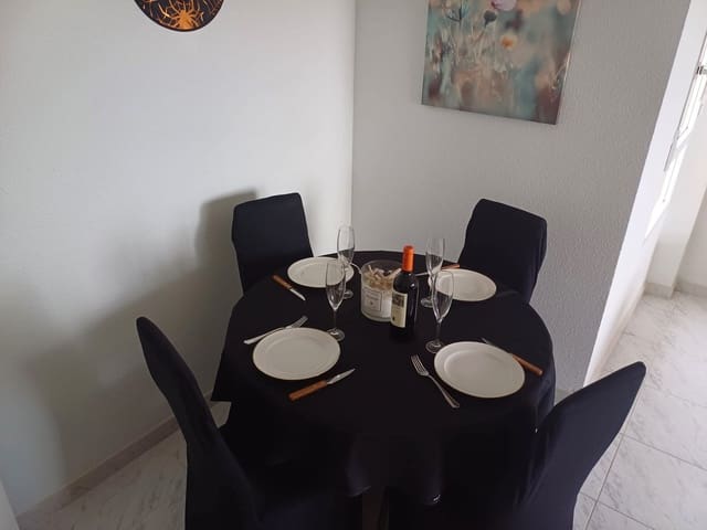 3 camera da letto Attico da affittare in Torrevieja con piscina - 800 € (Rif: 9995280)