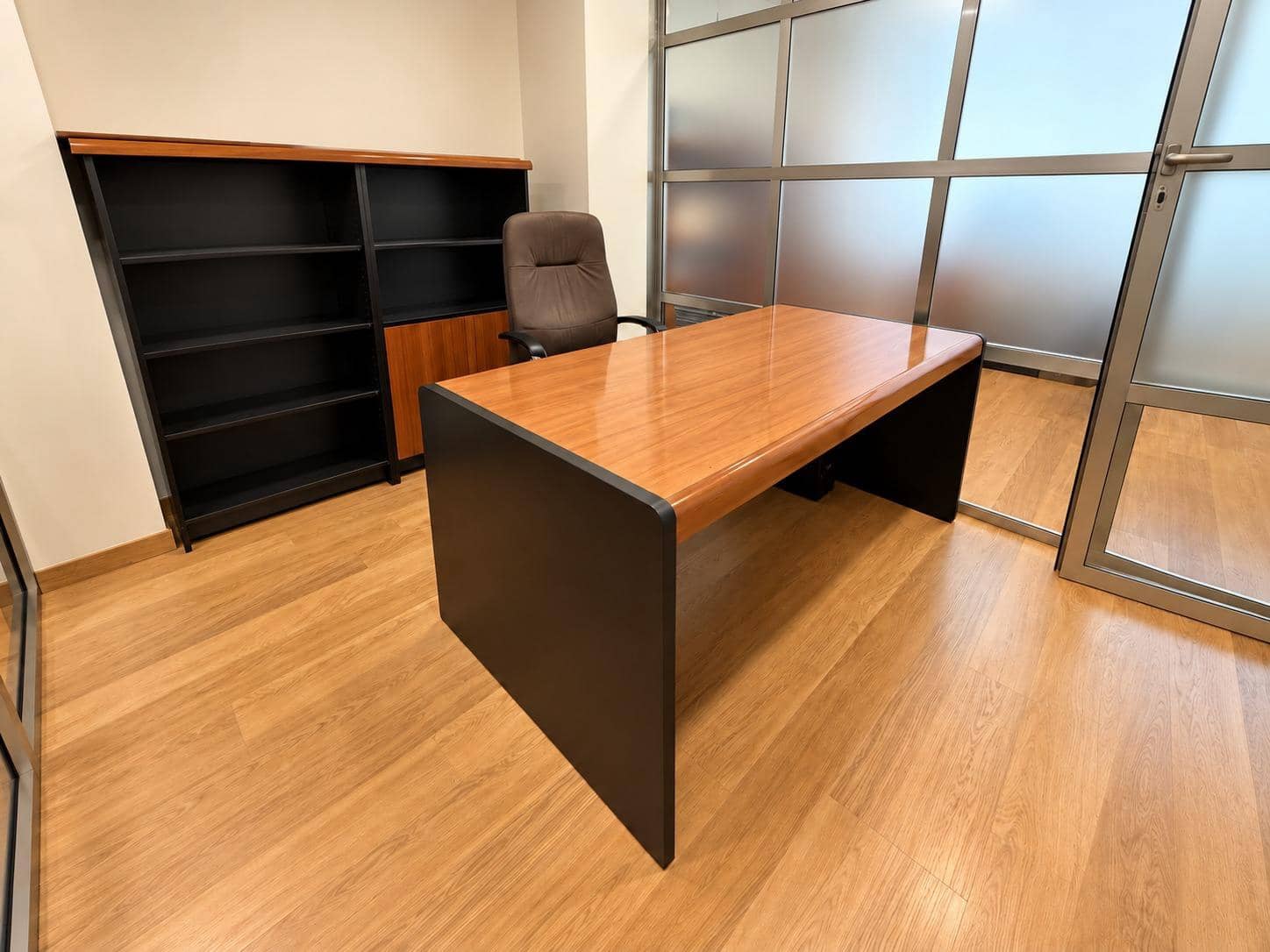 Commercial for sale in Elche / Elx - € 300,000 (Ref: 10181758)