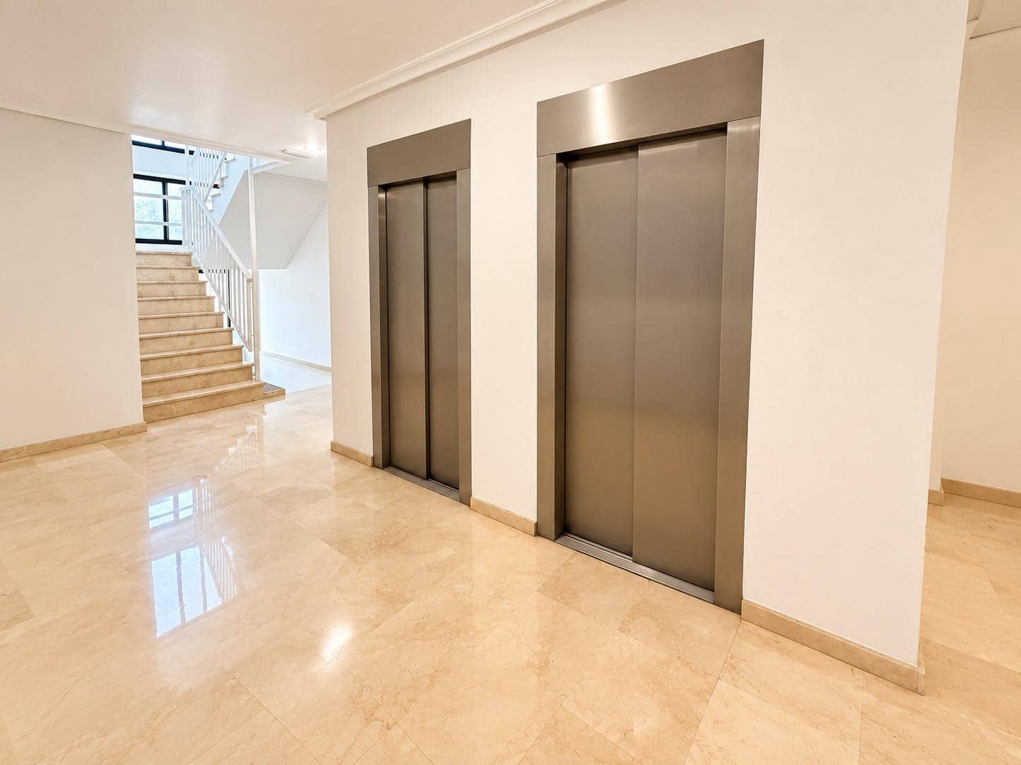 Commercial for sale in Elche / Elx - € 300,000 (Ref: 10181758)