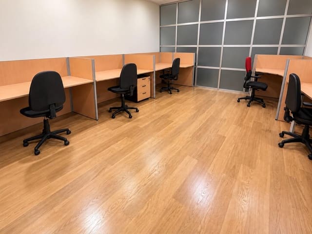 Commercial for sale in Altabix, Elche / Elx - € 300,000 (Ref: 10181758)