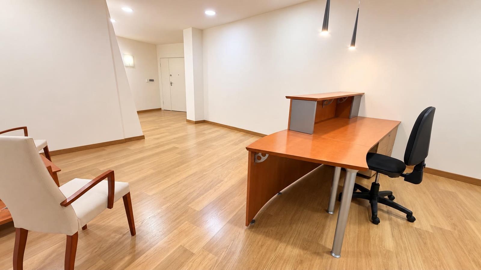 Commercial for sale in Elche / Elx - € 300,000 (Ref: 10181758)