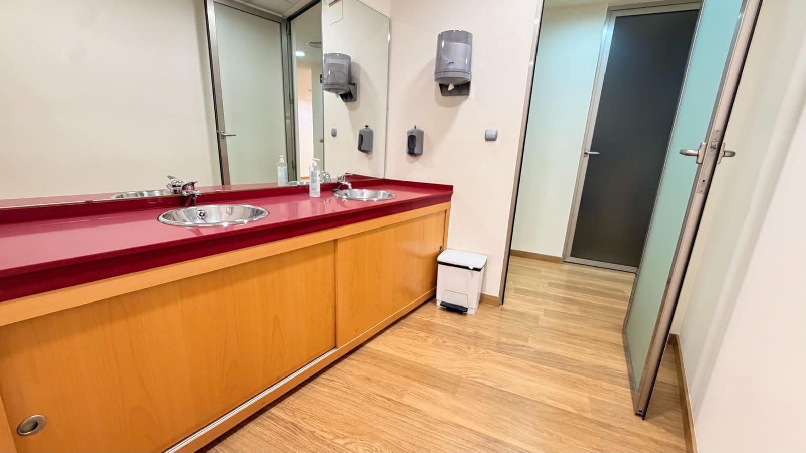 Commercial for sale in Elche / Elx - € 300,000 (Ref: 10181758)