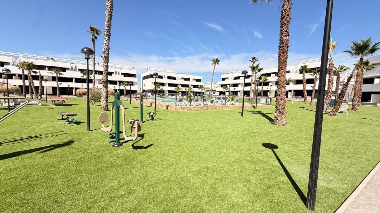 Apartamento de 3 habitaciones en Guardamar del Segura en venta con piscina garaje - 241.000 € (Ref: 10181787)
