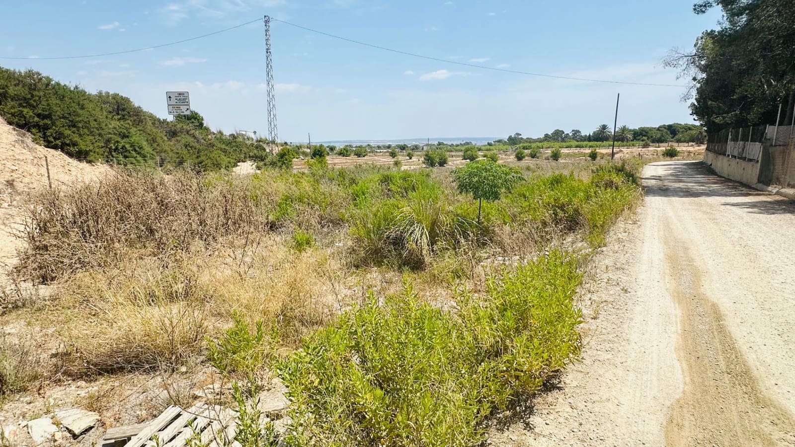 Ubebygd land til salgs i La Marina - € 26 000 (Ref: 10181801)