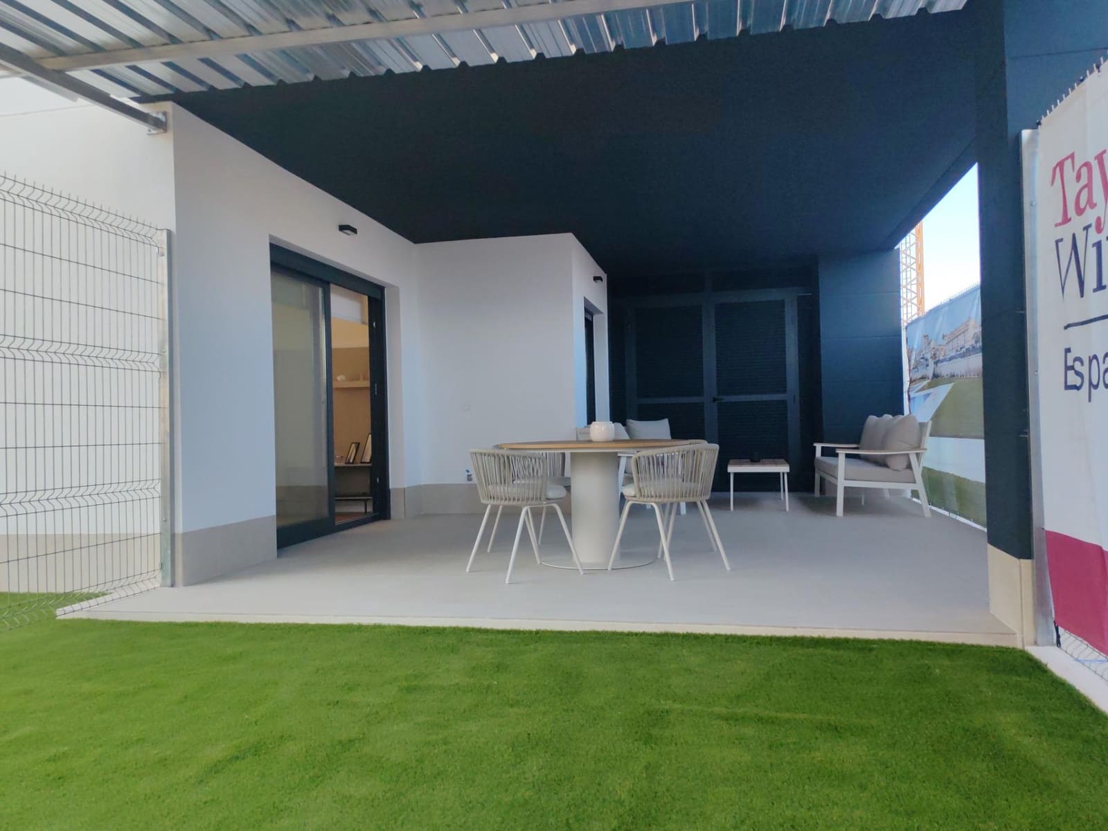 2 soverom Leilighet til salgs i Torrevieja med svømmebasseng garasje - € 365 000 (Ref: 10181803)