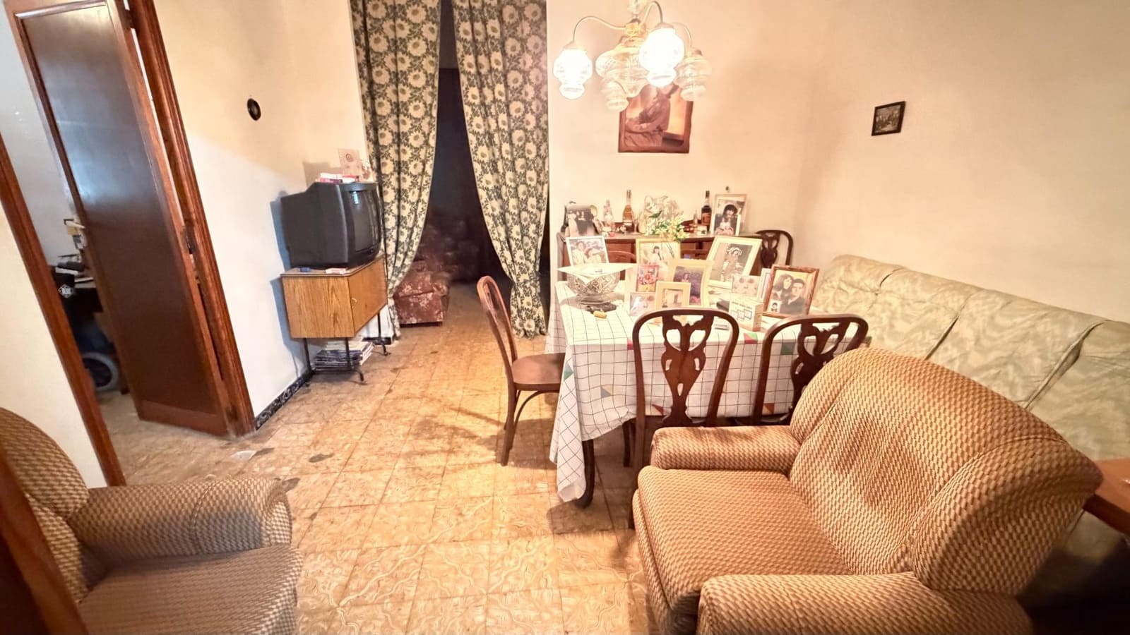 Piso de 4 habitaciones en La Hoya en venta con garaje - 160.000 € (Ref: 10181841)
