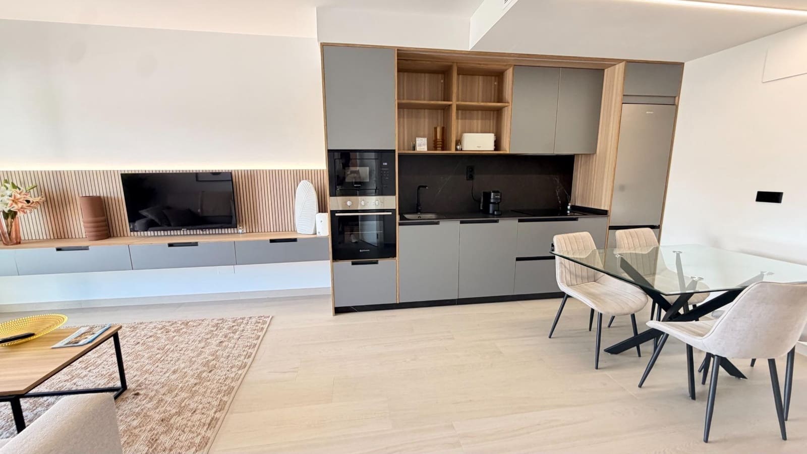 Apartamento de 2 habitaciones en Guardamar del Segura en venta con piscina garaje - 230.000 € (Ref: 10181842)