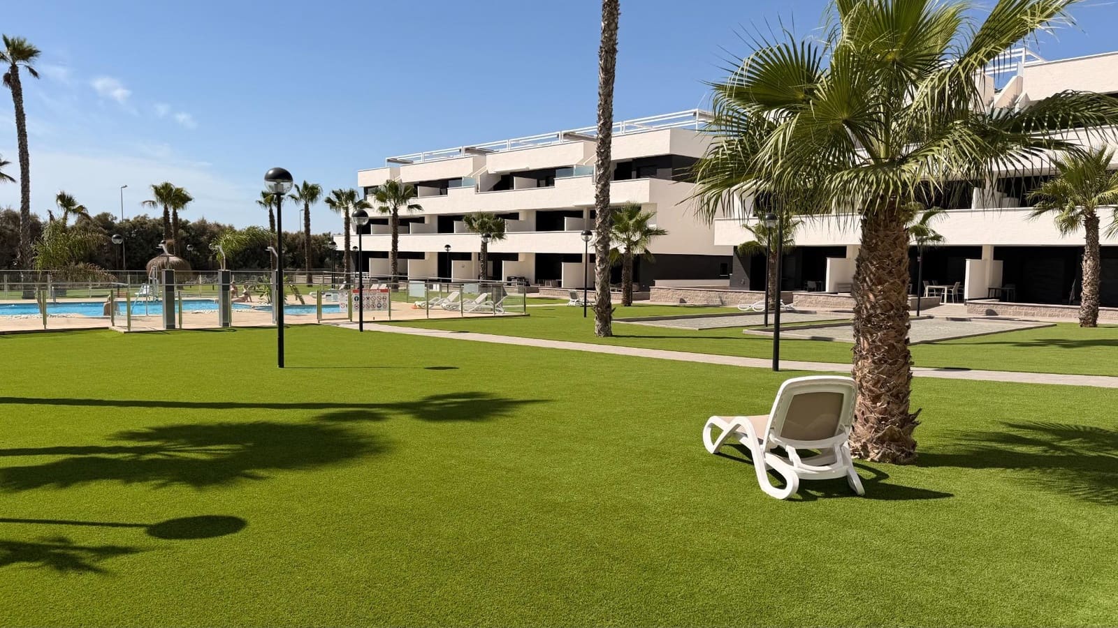 Apartamento de 2 habitaciones en Guardamar del Segura en venta con piscina garaje - 229.000 € (Ref: 10181853)