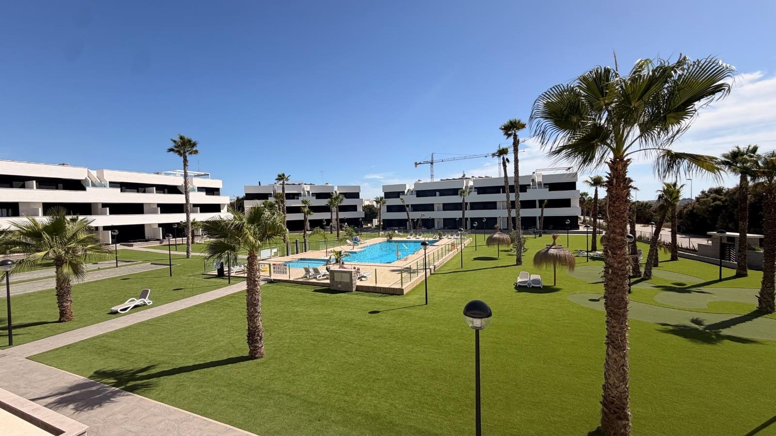 Apartamento de 2 habitaciones en Guardamar del Segura en venta con piscina garaje - 229.000 € (Ref: 10181853)