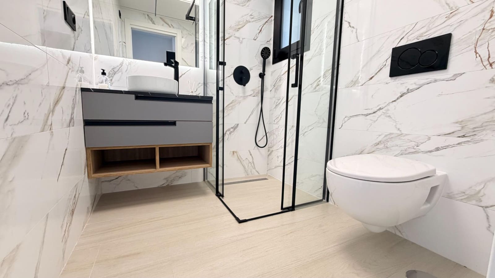 Apartamento de 2 habitaciones en Guardamar del Segura en venta con piscina garaje - 229.000 € (Ref: 10181853)