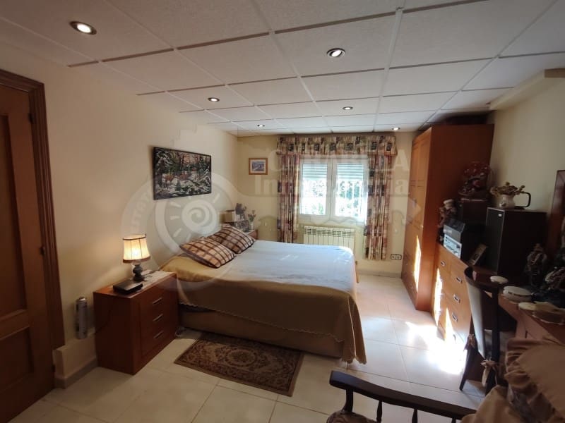 4 bedroom Villa for sale in Peniscola with garage - € 220,000 (Ref: 9437705)