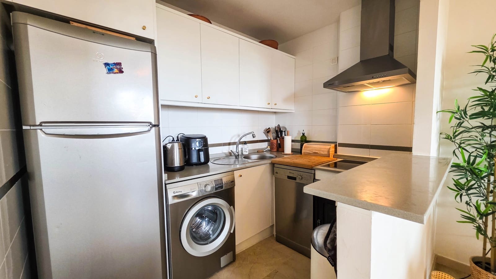 2 quarto Apartamento para venda em La Duquesa / Puerto de la Duquesa com piscina garagem - 270 000 € (Ref: 10026574)