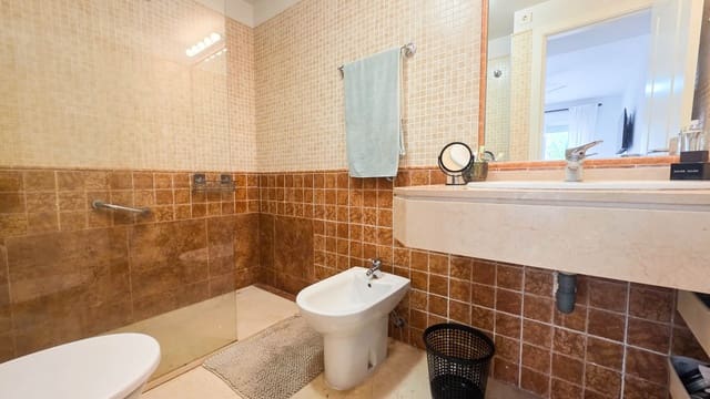 2 quarto Apartamento para venda em La Duquesa / Puerto de la Duquesa, Manilva com piscina garagem - 270 000 € (Ref: 10026574)