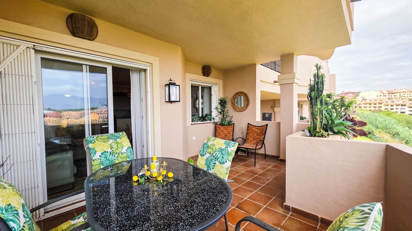 2 quarto Apartamento para venda em La Duquesa / Puerto de la Duquesa com piscina garagem - 270 000 € (Ref: 10026574)