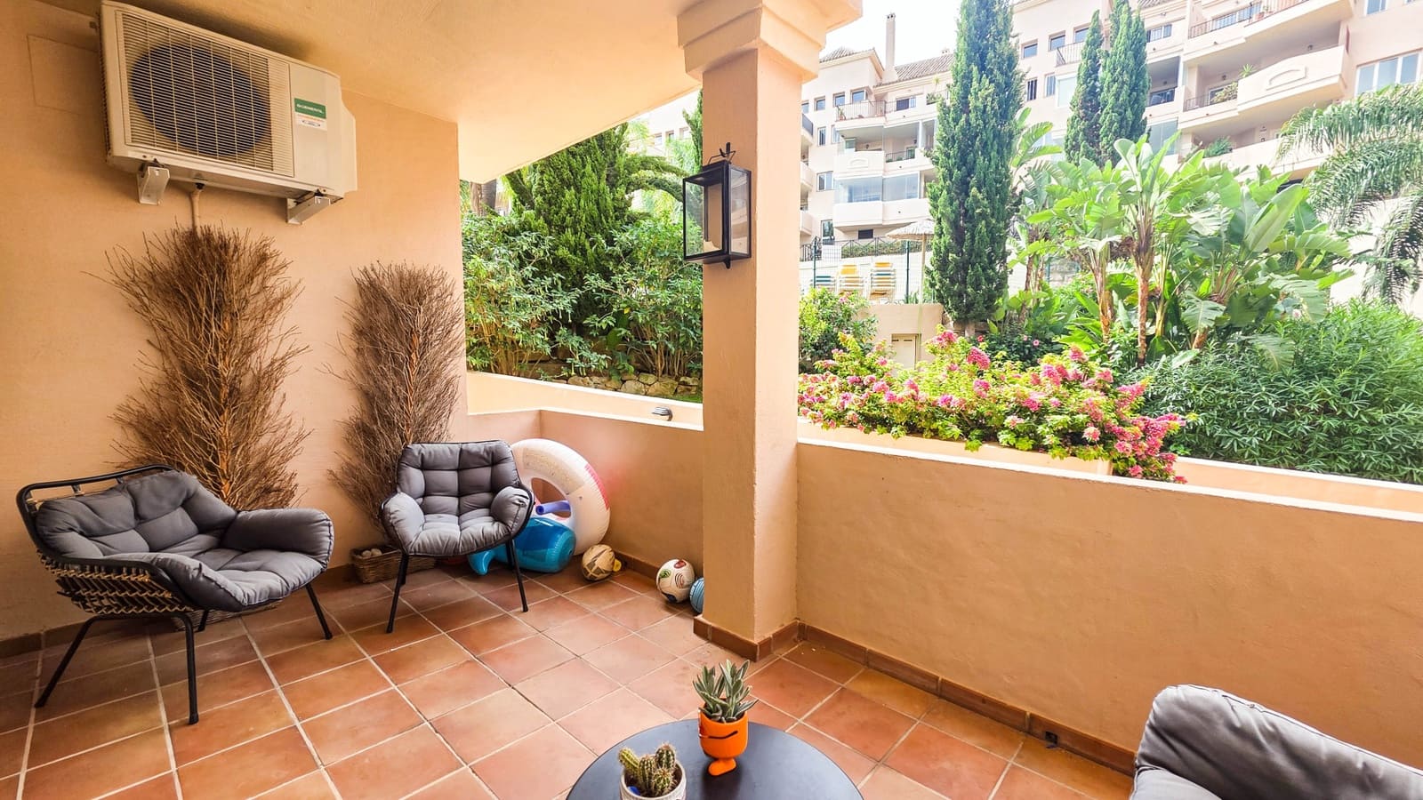2 quarto Apartamento para venda em La Duquesa / Puerto de la Duquesa com piscina garagem - 270 000 € (Ref: 10026574)