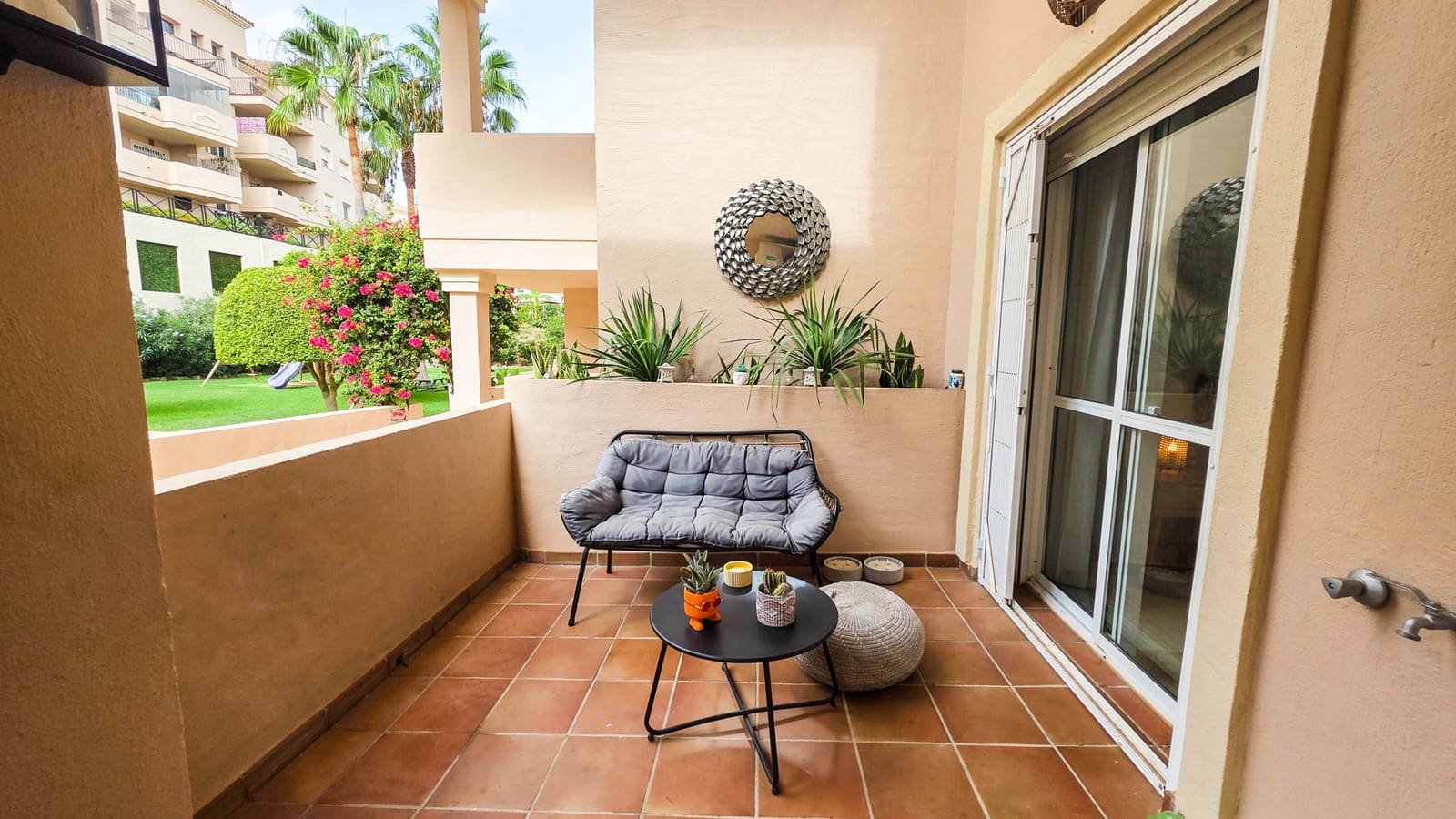 2 quarto Apartamento para venda em La Duquesa / Puerto de la Duquesa com piscina garagem - 270 000 € (Ref: 10026574)