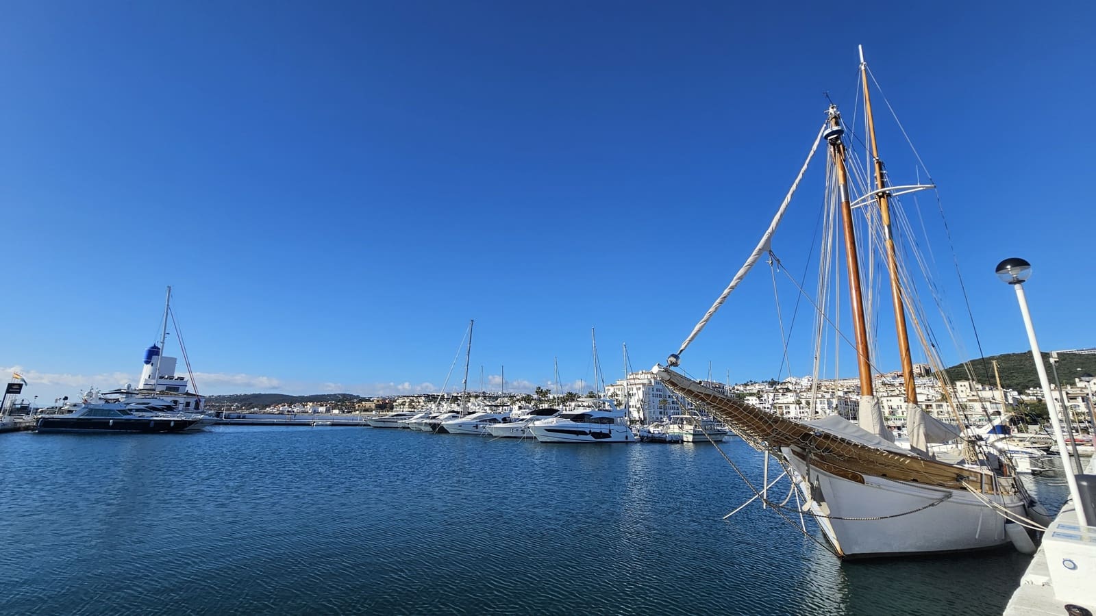 2 quarto Apartamento para venda em La Duquesa / Puerto de la Duquesa com piscina garagem - 270 000 € (Ref: 10026574)
