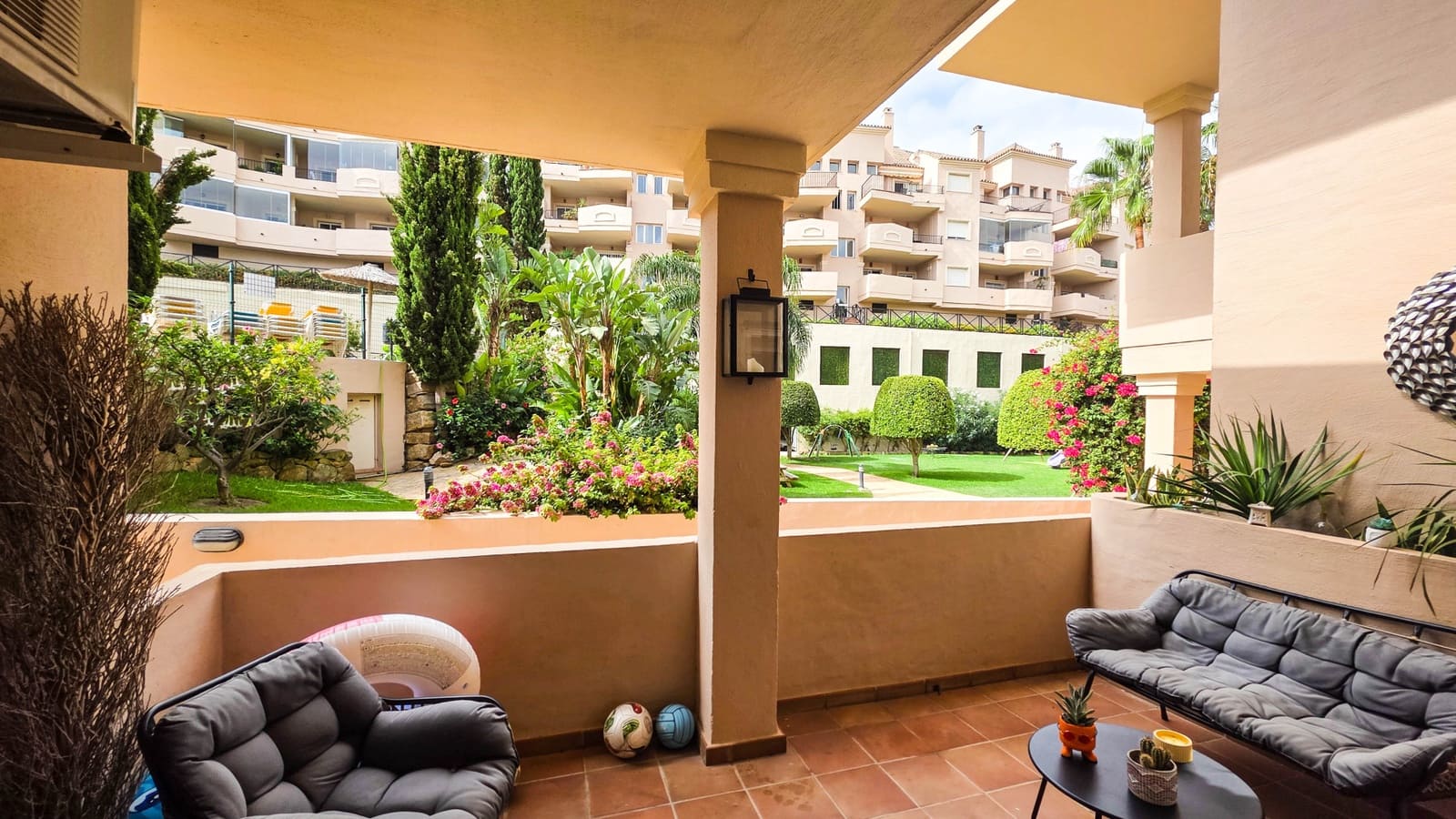 2 quarto Apartamento para venda em La Duquesa / Puerto de la Duquesa com piscina garagem - 270 000 € (Ref: 10026574)