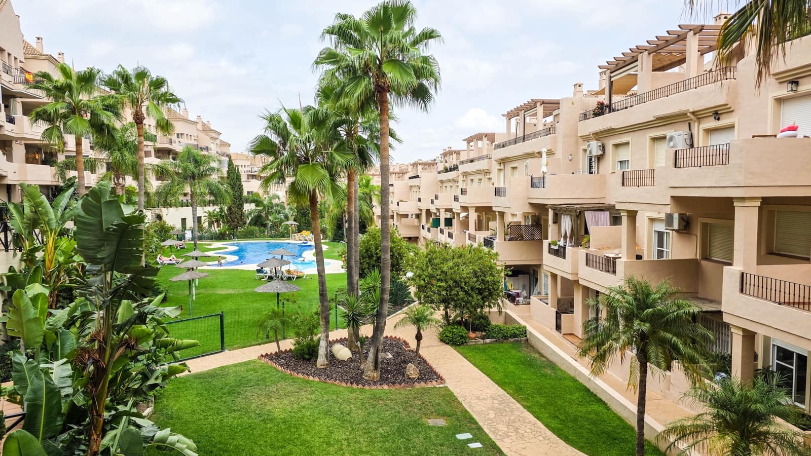 2 quarto Apartamento para venda em La Duquesa / Puerto de la Duquesa com piscina garagem - 270 000 € (Ref: 10026574)