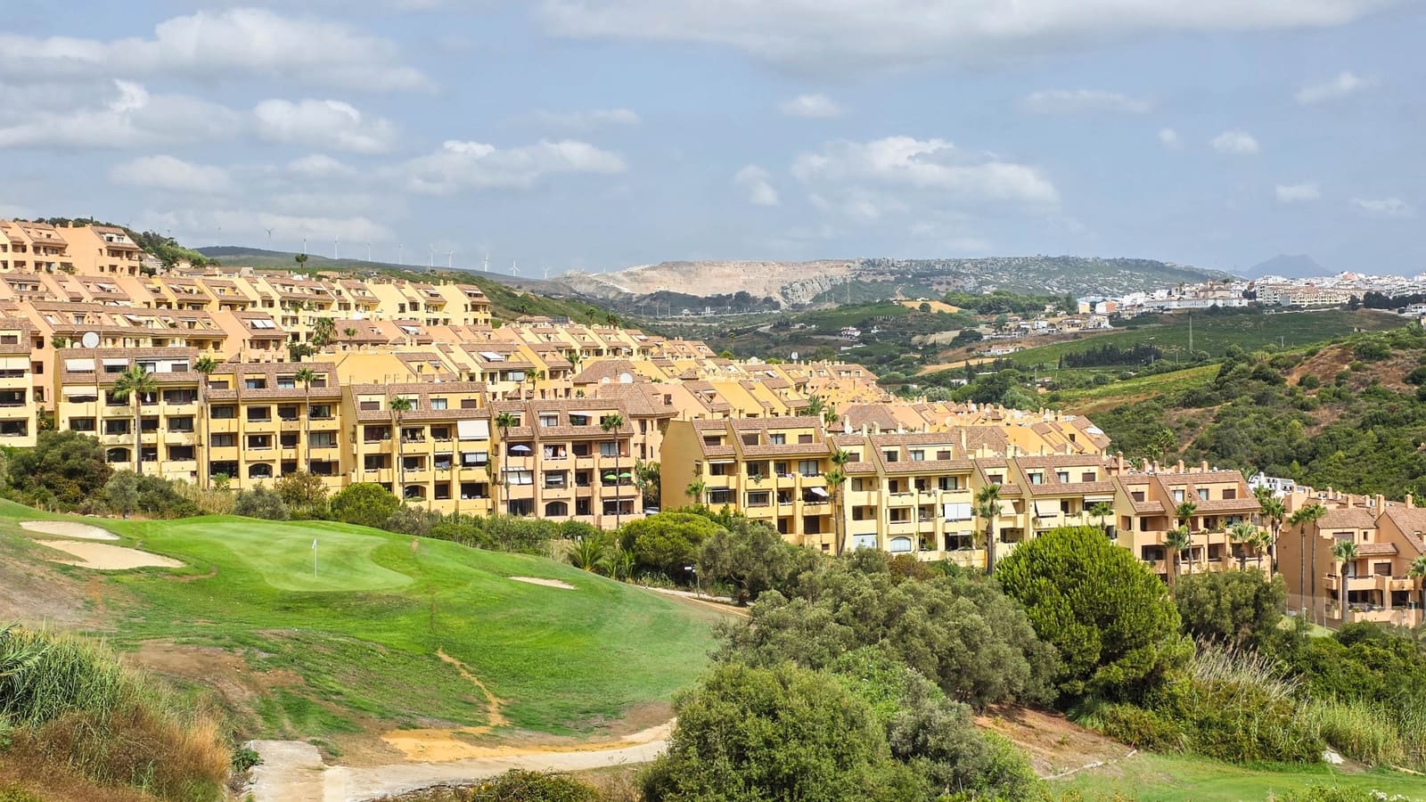 2 quarto Apartamento para venda em La Duquesa / Puerto de la Duquesa com piscina garagem - 270 000 € (Ref: 10026574)