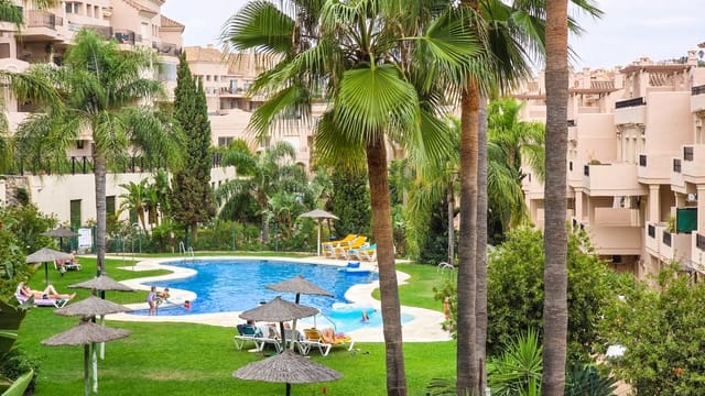 2 quarto Apartamento para venda em La Duquesa / Puerto de la Duquesa, Manilva com piscina garagem - 270 000 € (Ref: 10026574)