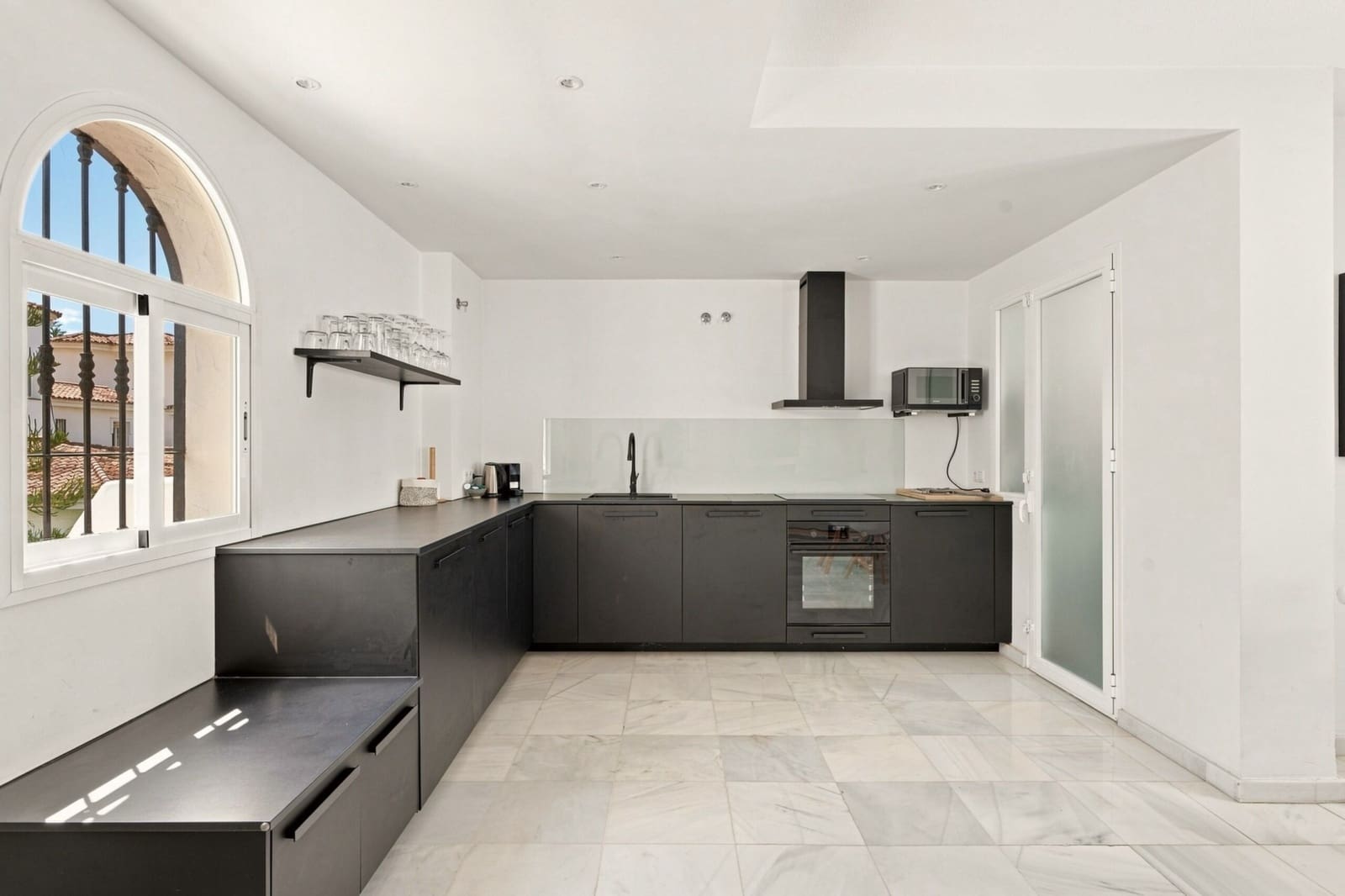 2 bedroom Penthouse for sale in Nueva Andalucia with pool garage - € 530,000 (Ref: 10031259)