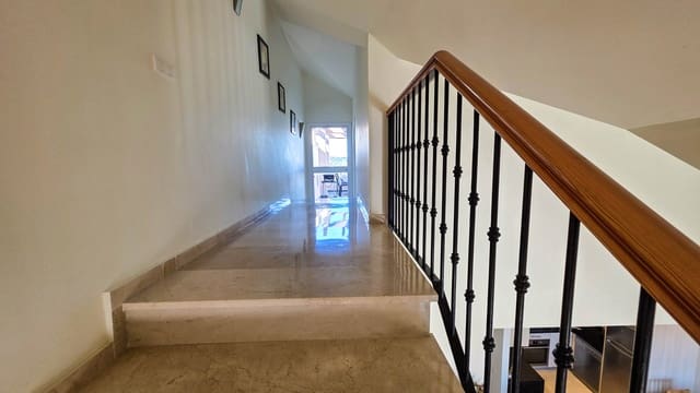 3 Zimmer Penthouse zu verkaufen in La Duquesa / Puerto de la Duquesa, Manilva mit Pool Garage - 390.000 € (Ref: 10077575)