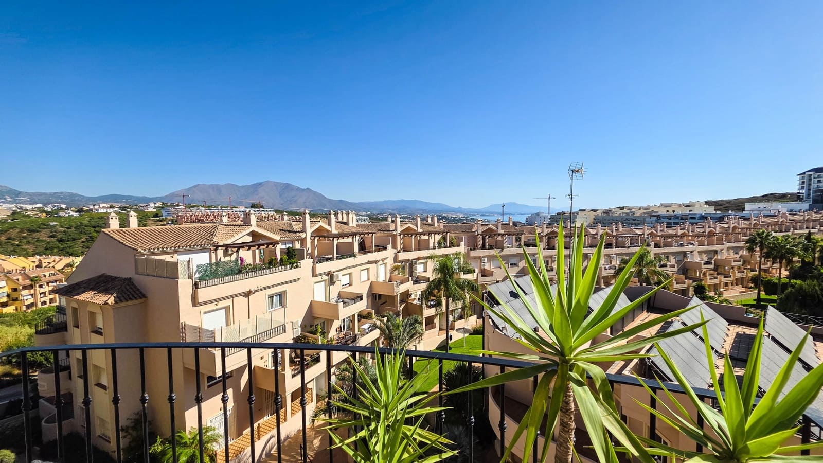 3 Zimmer Penthouse zu verkaufen in La Duquesa / Puerto de la Duquesa mit Pool Garage - 390.000 € (Ref: 10077575)