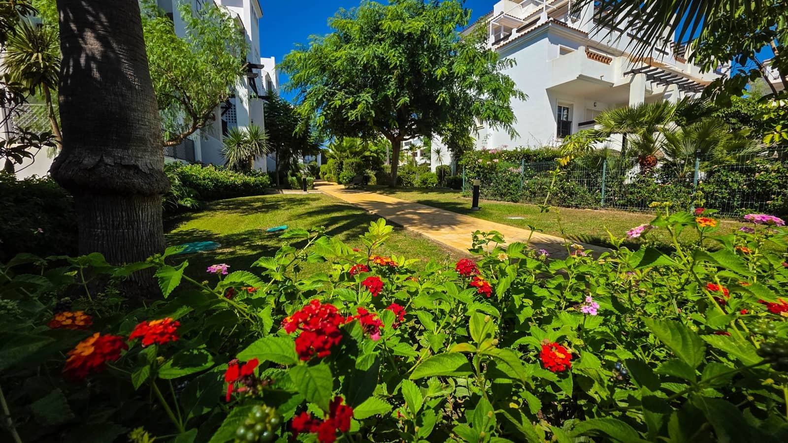 2 soverom Penthouse til salgs i San Luis de Sabinillas med svømmebasseng garasje - € 335 000 (Ref: 10090976)