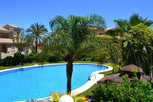4 soveværelse Semi-Rækkehus til salg i La Duquesa / Puerto de la Duquesa, Manilva med swimmingpool garage - € 525.000 (Ref: 10158698)