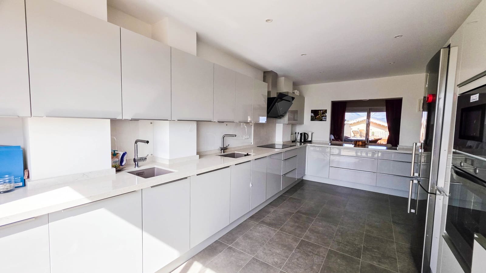 4 sypialnia Dom blizniak na sprzedaż w Manilva z basenem garażem - 525 000 € (Ref: 10158698)