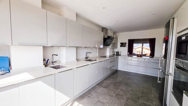 4 soveværelse Semi-Rækkehus til salg i La Duquesa / Puerto de la Duquesa, Manilva med swimmingpool garage - € 525.000 (Ref: 10158698)